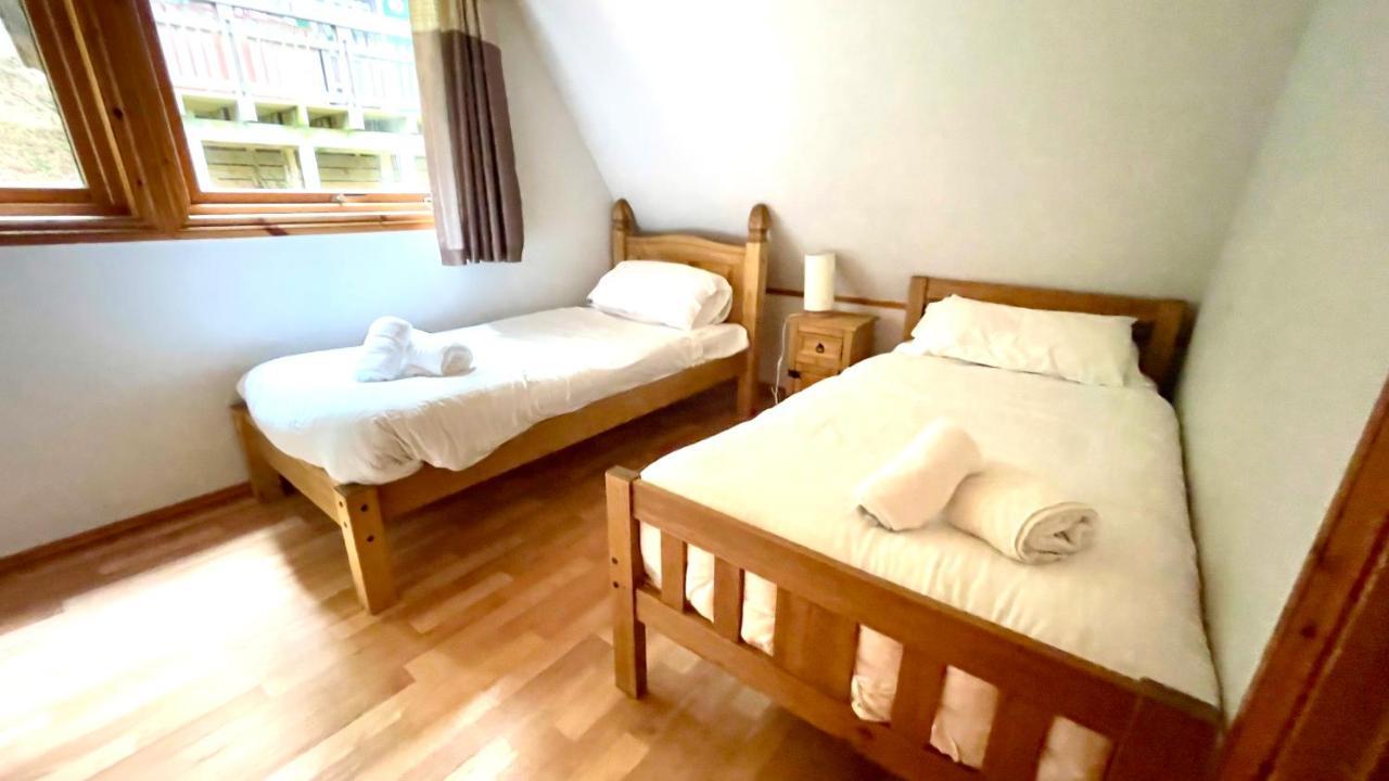 Spacious Primrose Lodge For 6 With Hot Tub At A Spa Resort Chudleigh Экстерьер фото